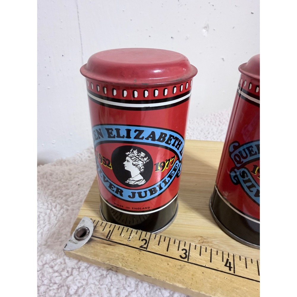 Vintage Queen Elizabeth II Silver Jubilee Tin Bank Set Red Metal 1977 Souvenir - Picture 2 of 6
